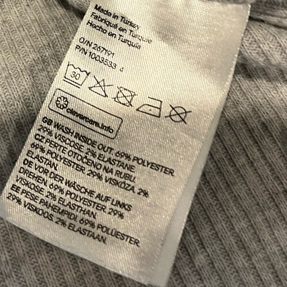 🩶 Ribbed Zip Collar Sweater – H&M – Size XL - Picture 3 of 9